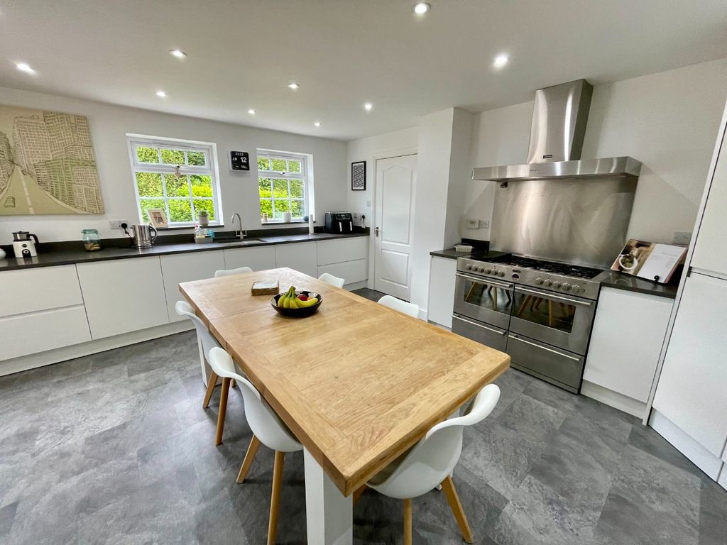 Property photo 3 of 18 4238803