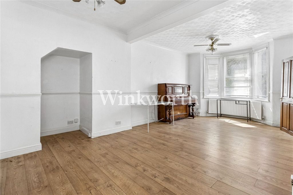 Property photo 3 of 19 Picture No. 12