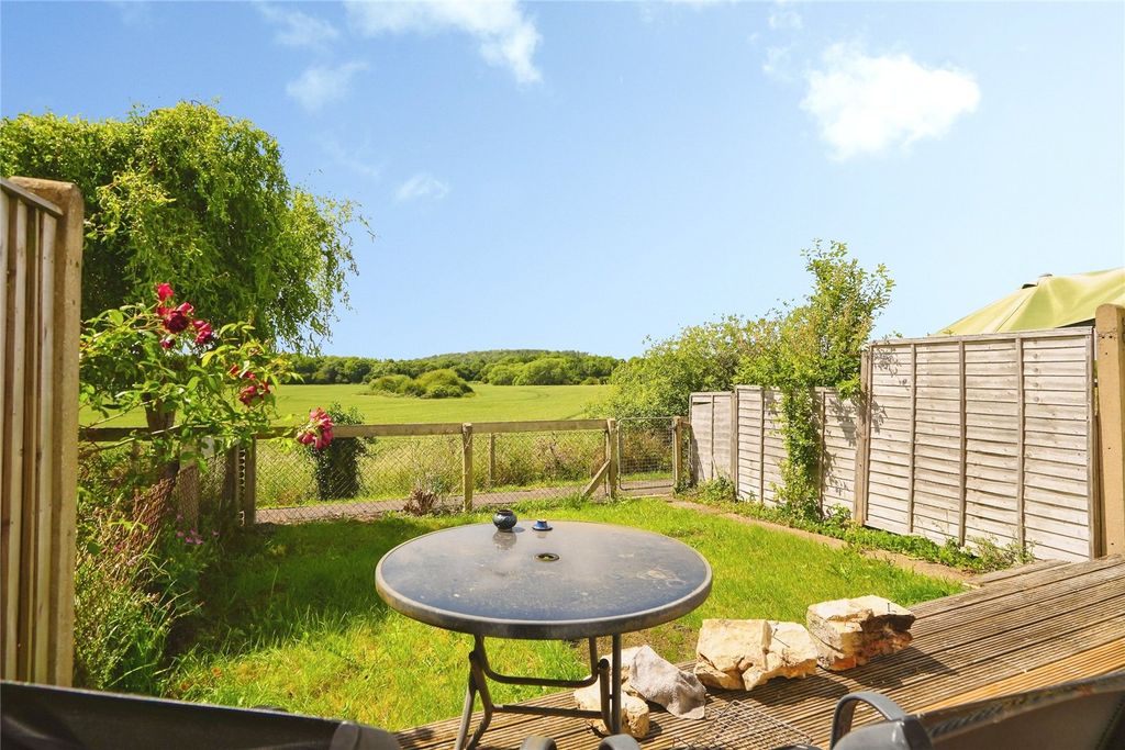 Property photo 2 of 16 Picture No. 12