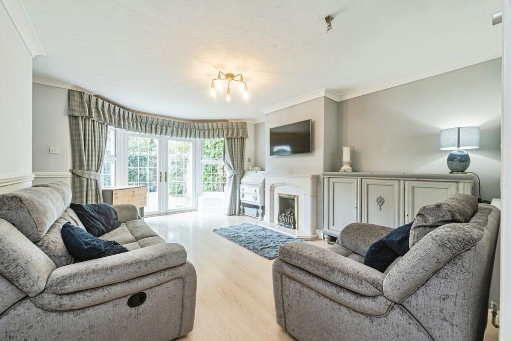 Property photo 3 of 17 Photo