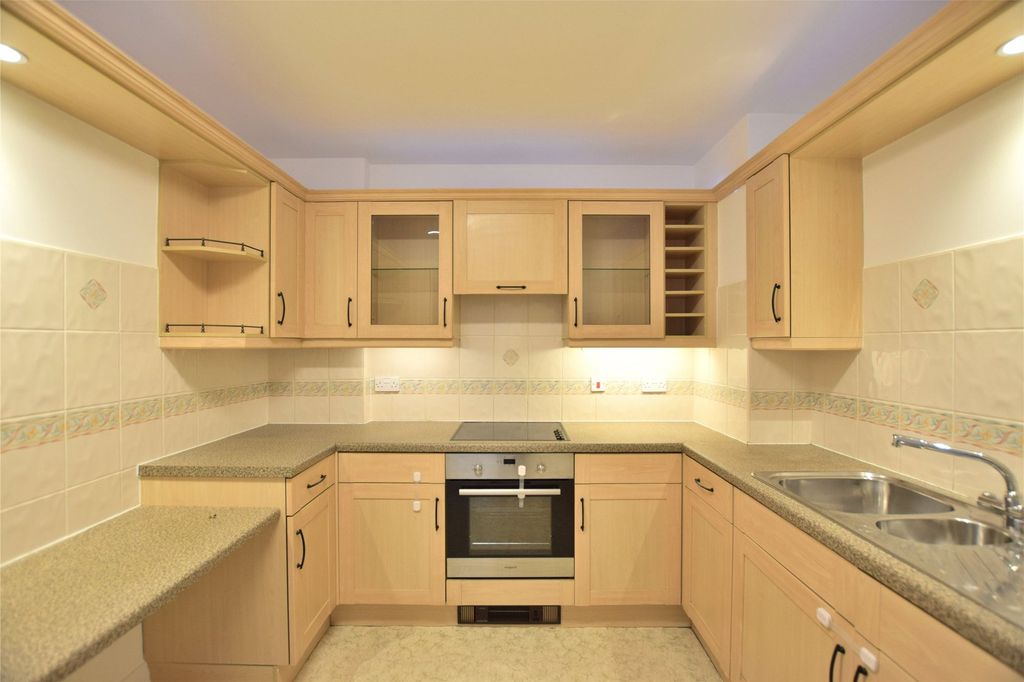 Property photo 1 of 10 Kitchen