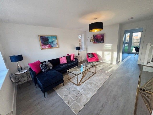 Property photo 2 of 10 Living Room