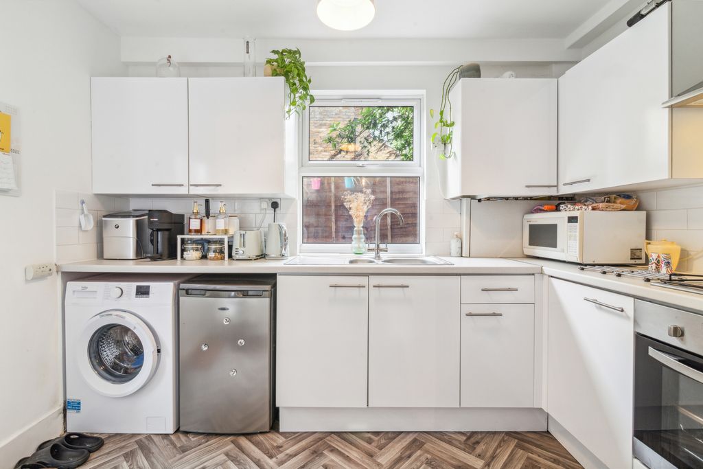 Property photo 3 of 6