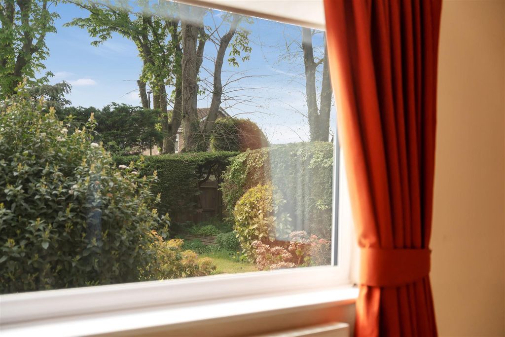 Property photo 3 of 12 The Chestnuts-06.Jpg