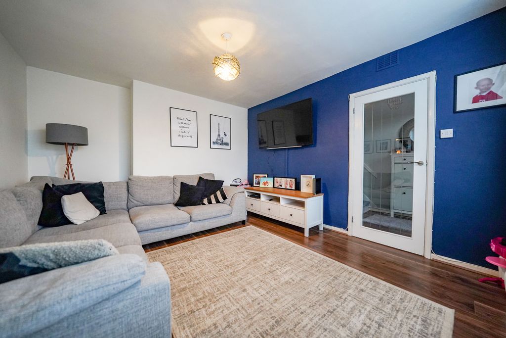 Property photo 3 of 22 Dsc01811