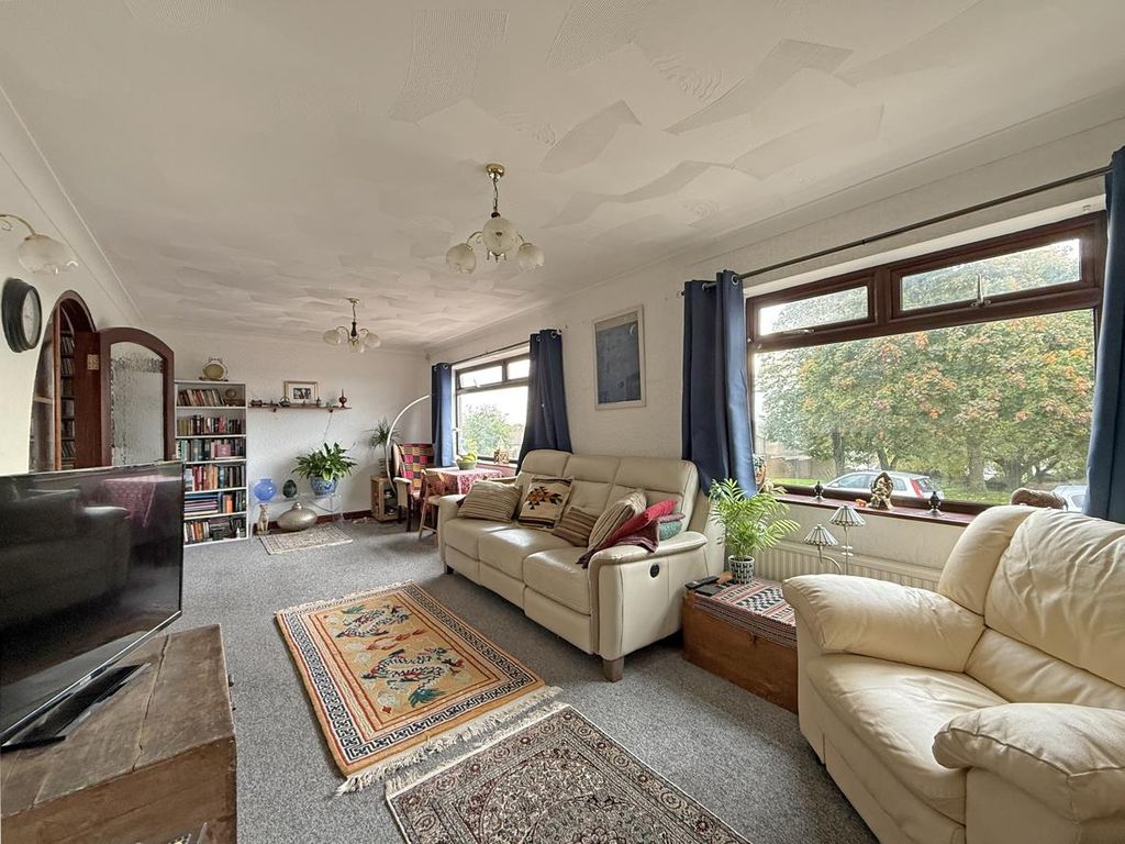 Property photo 3 of 17 Combley Drive 9 - Living Room 5....Jpg