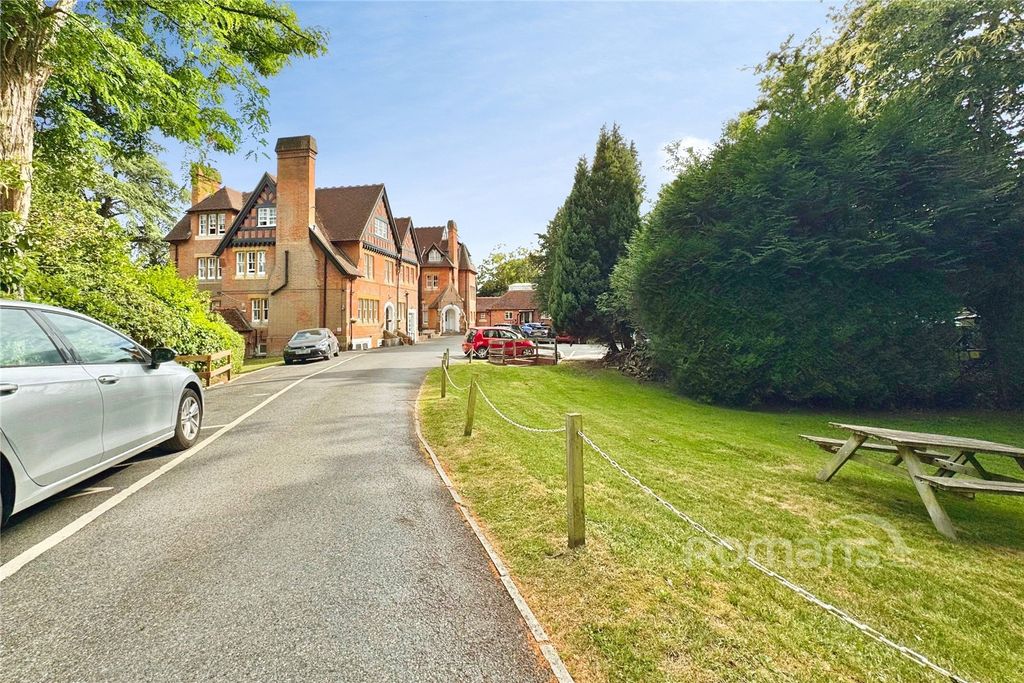 Property photo 1 of 19 Picture No. 05