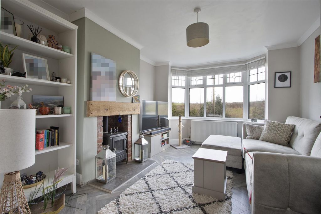 Property photo 2 of 22 Living Room