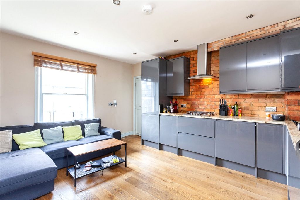 Property photo 1 of 10 Picture No. 14