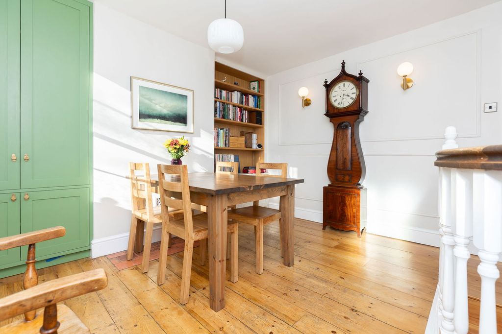 Property photo 3 of 25