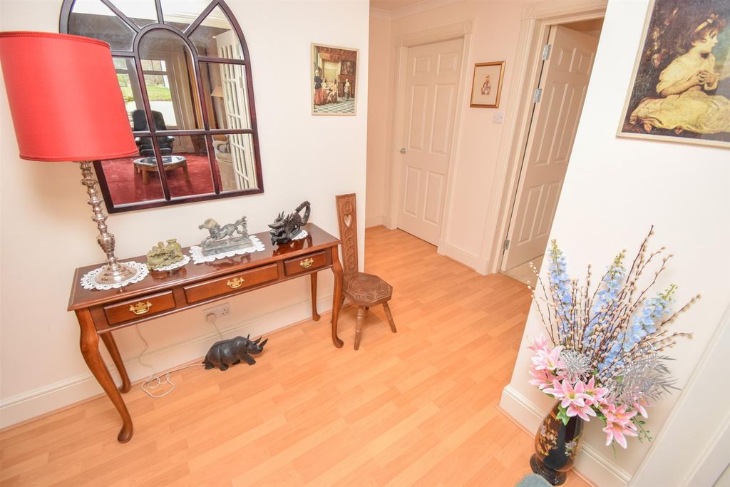 Property photo 2 of 20 Entrance Hall (2)-2..Jpg