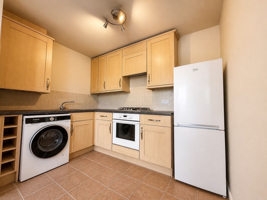 Property photo 3 of 8 4692295