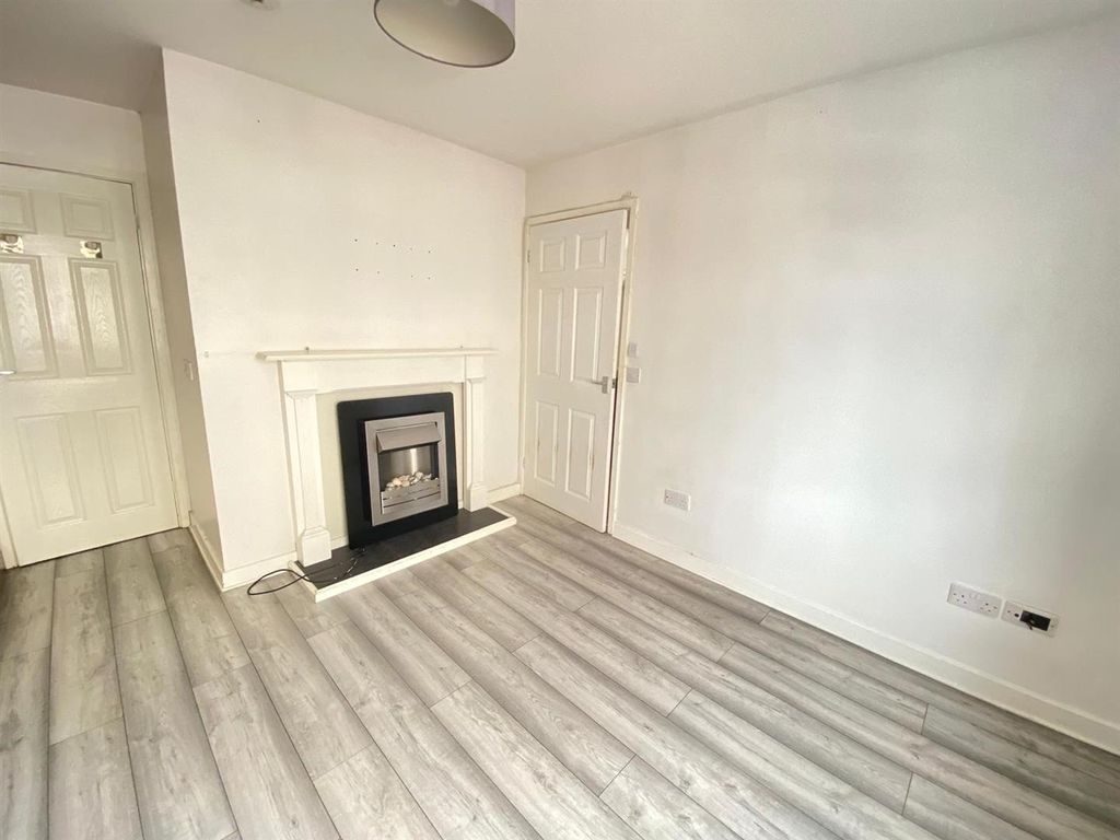 Property photo 3 of 10 ][l.Jpg