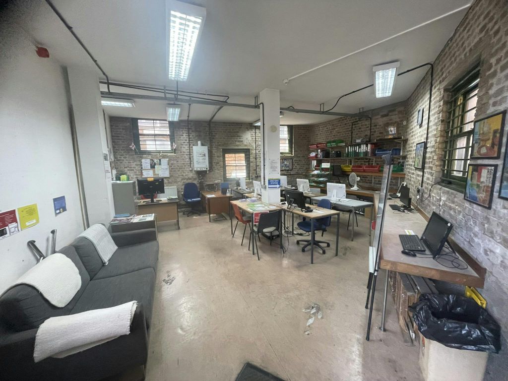 Property photo 3 of 8 Unit 5