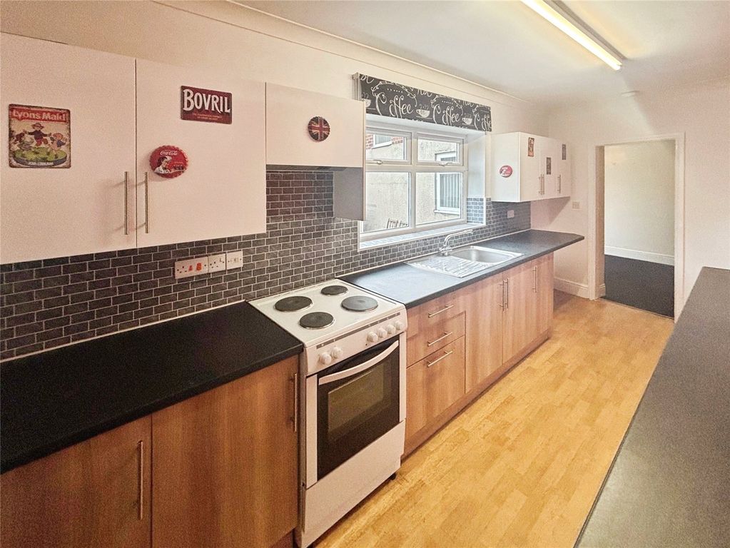 Property photo 2 of 14 Kitchen