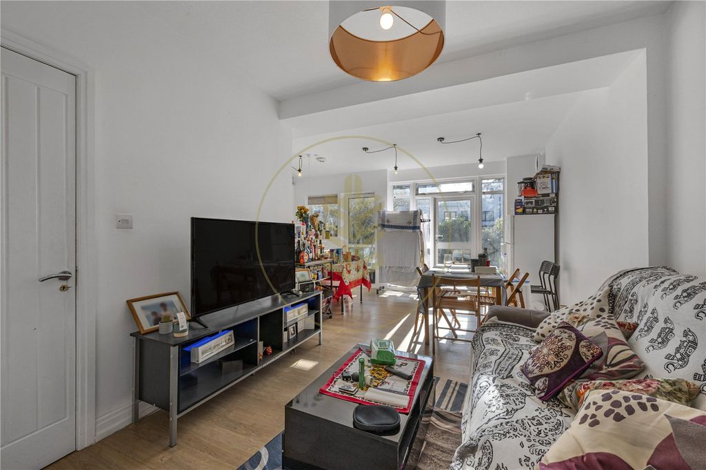 Property photo 2 of 8 Picture No. 12