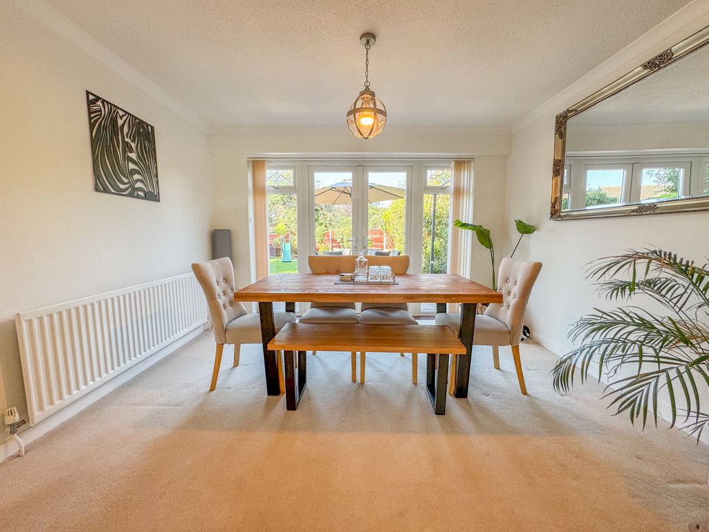 Property photo 3 of 31 Dining