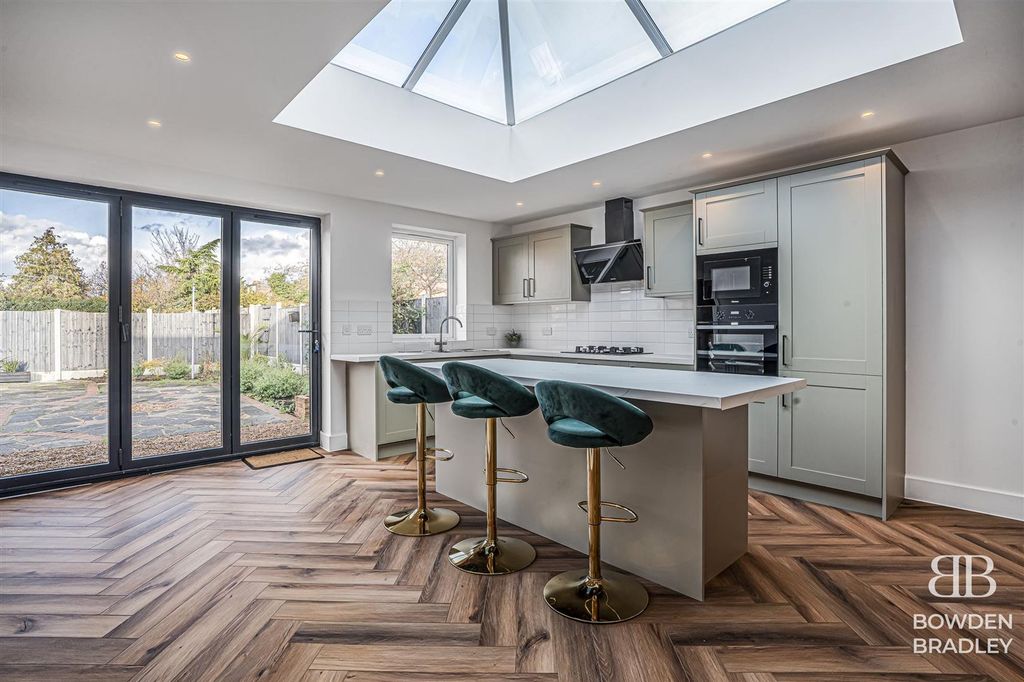 Property photo 2 of 24 Kitchen/Lounge/Diner