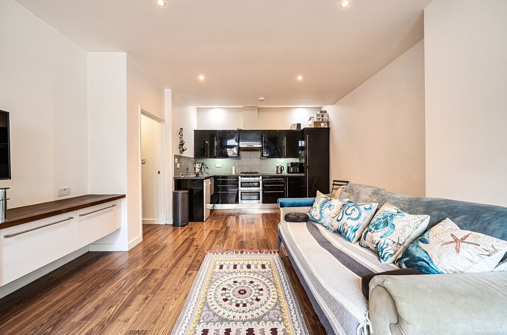 Property photo 2 of 14 1472436-10-6A299c...