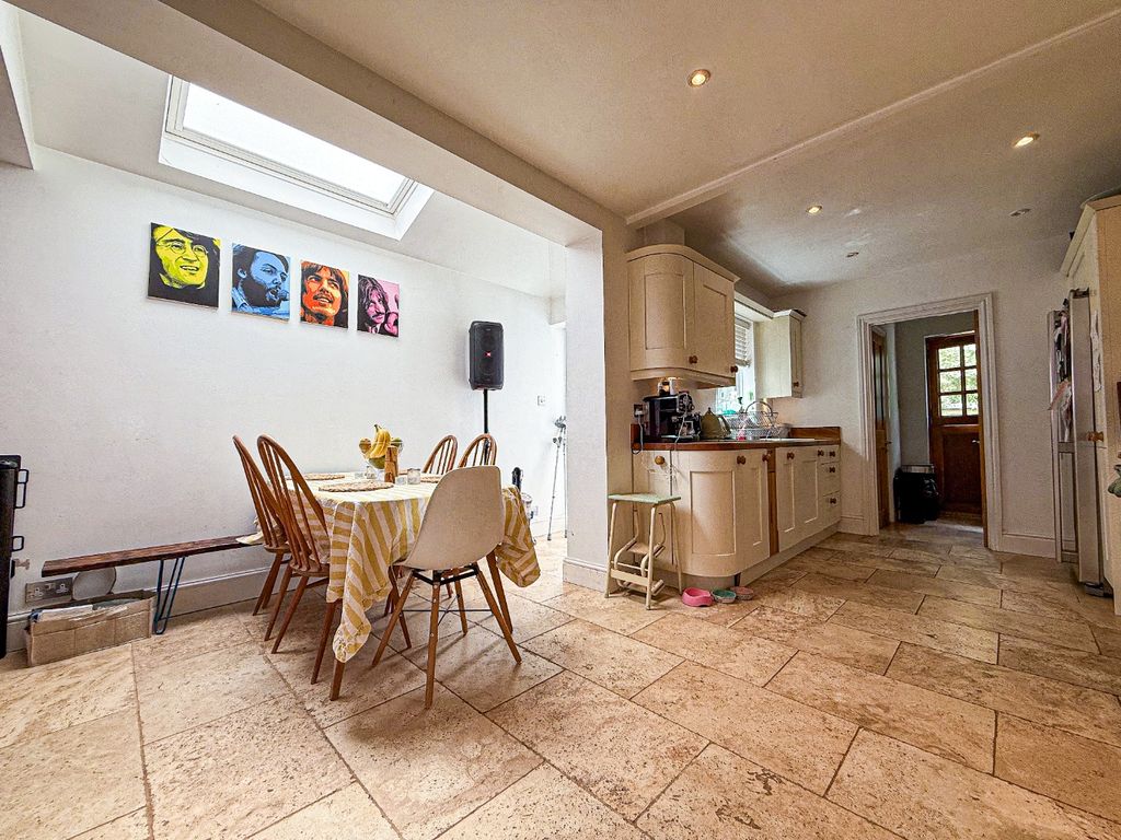Property photo 2 of 27 4199395