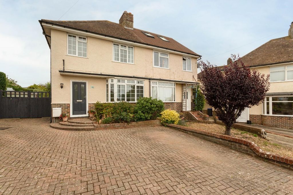 Property photo 1 of 24 Greenways Crescent-7.Jpg