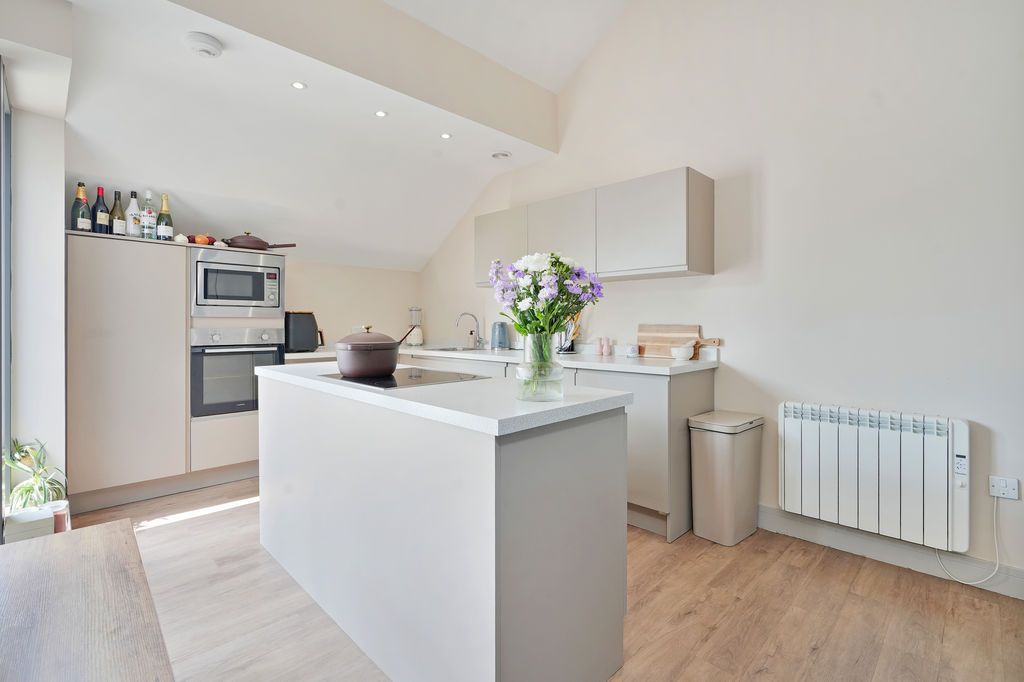 Property photo 1 of 18 Kitchen