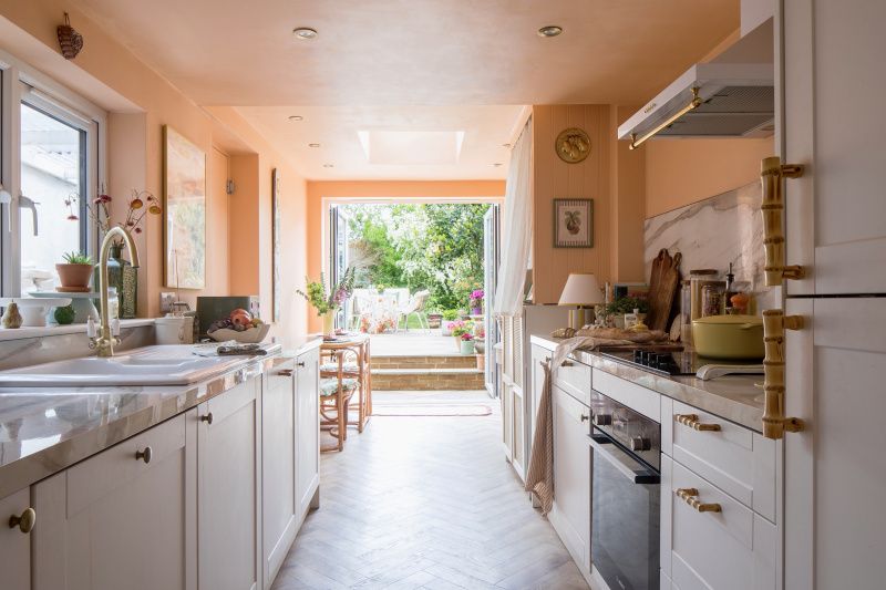 Property photo 2 of 10 Kitchen