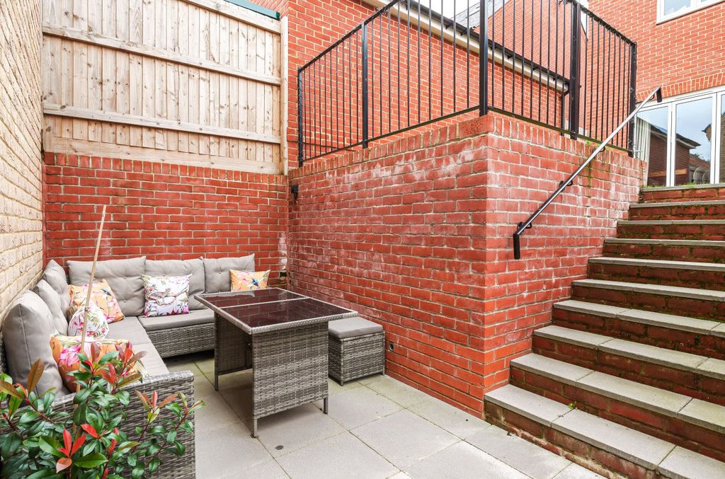 Additional image 6 of 5 bed detached house to rentPembers Farm Avenue, Fair Oak, Eastleigh, Hampshire SO50