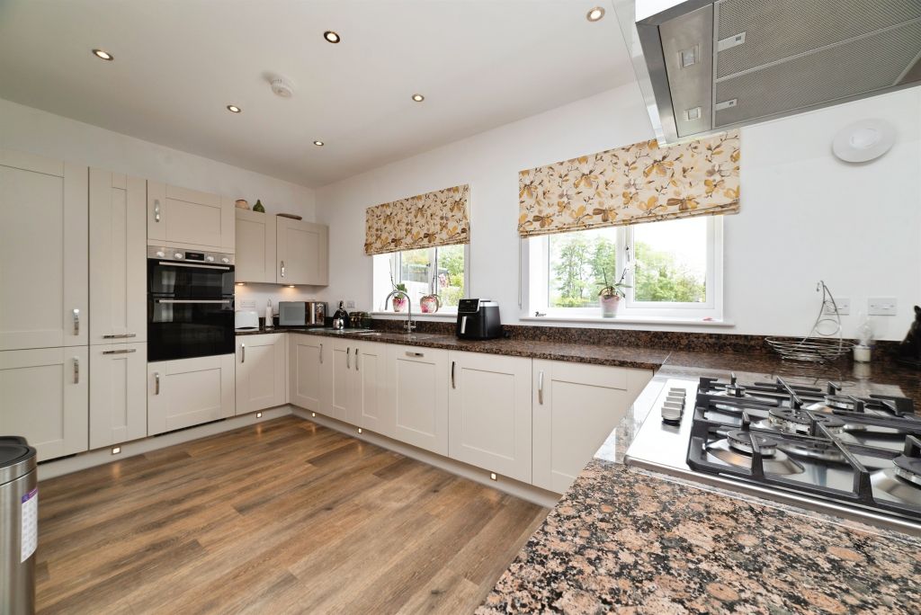 Property photo 3 of 14 Kitchen