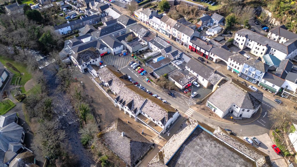 Property photo 1 of 6 2