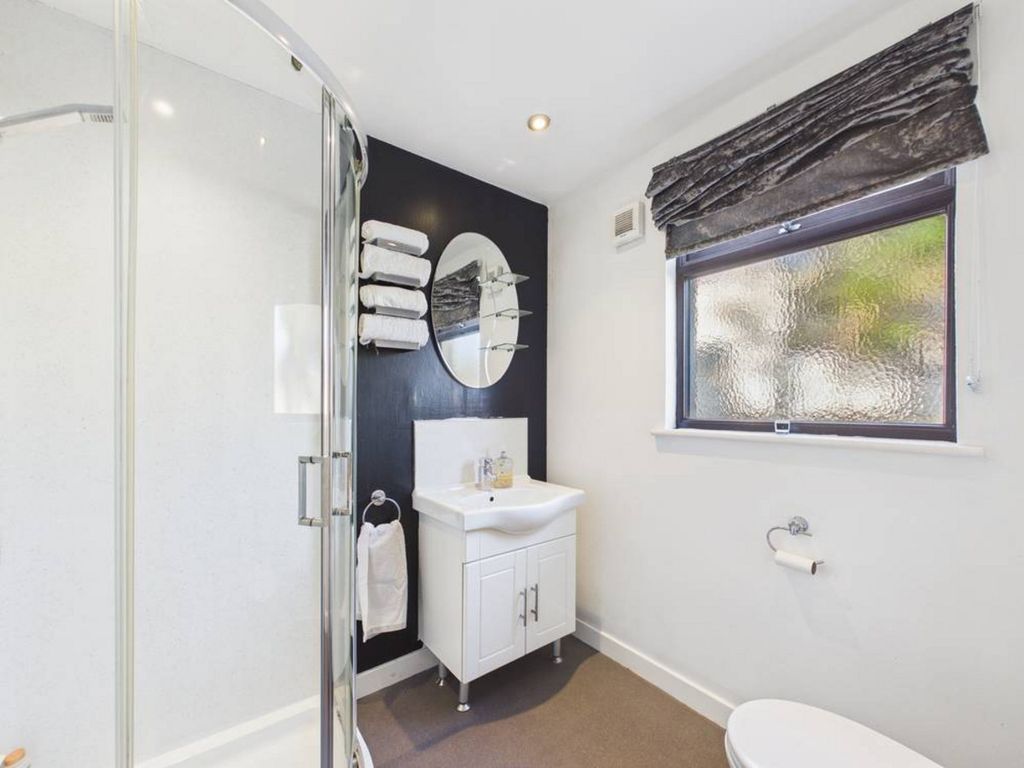 Property photo 3 of 32