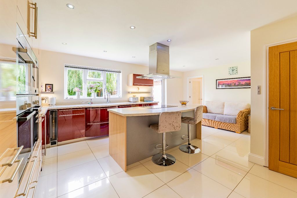Property photo 2 of 40 4343012