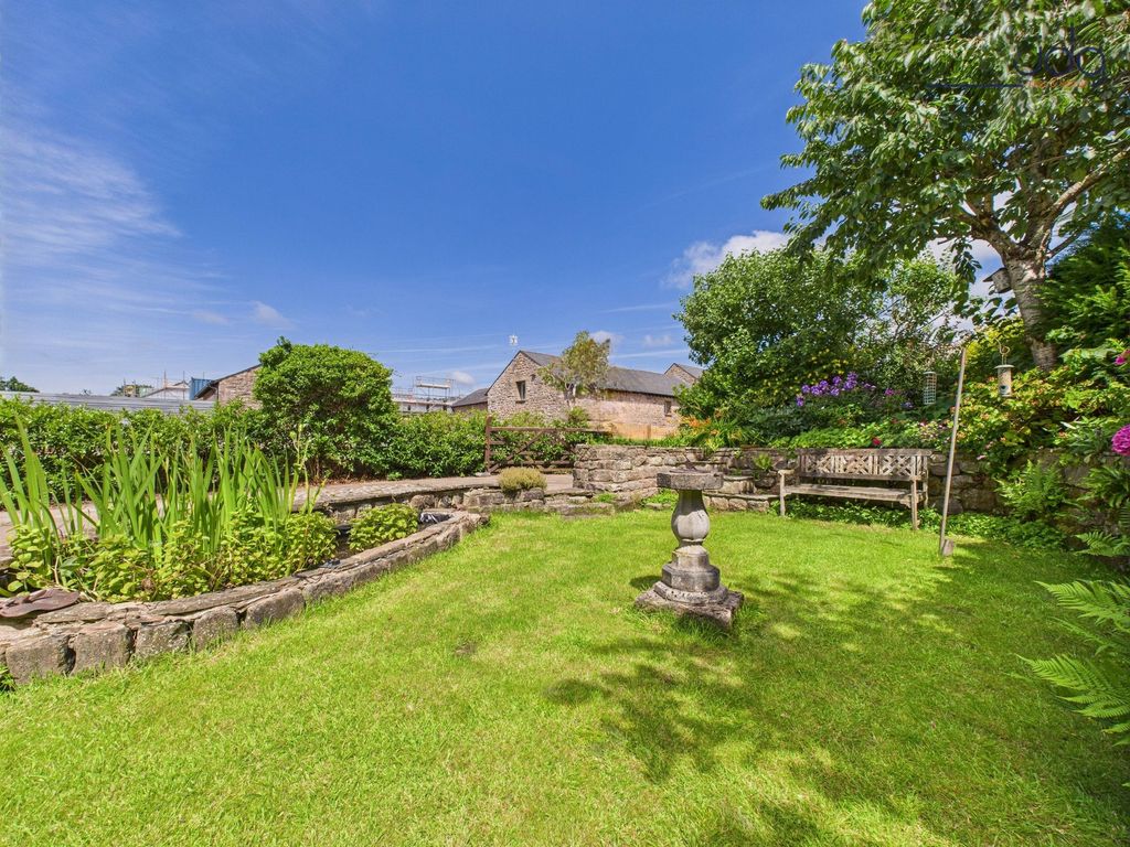 Property photo 2 of 18 Front Garden