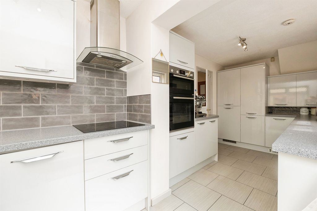 Property photo 3 of 14