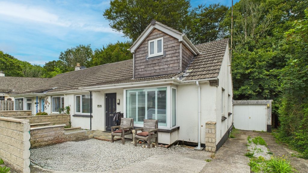 Property photo 1 of 10 3Â Bedroom Semi-Detached House For Sale