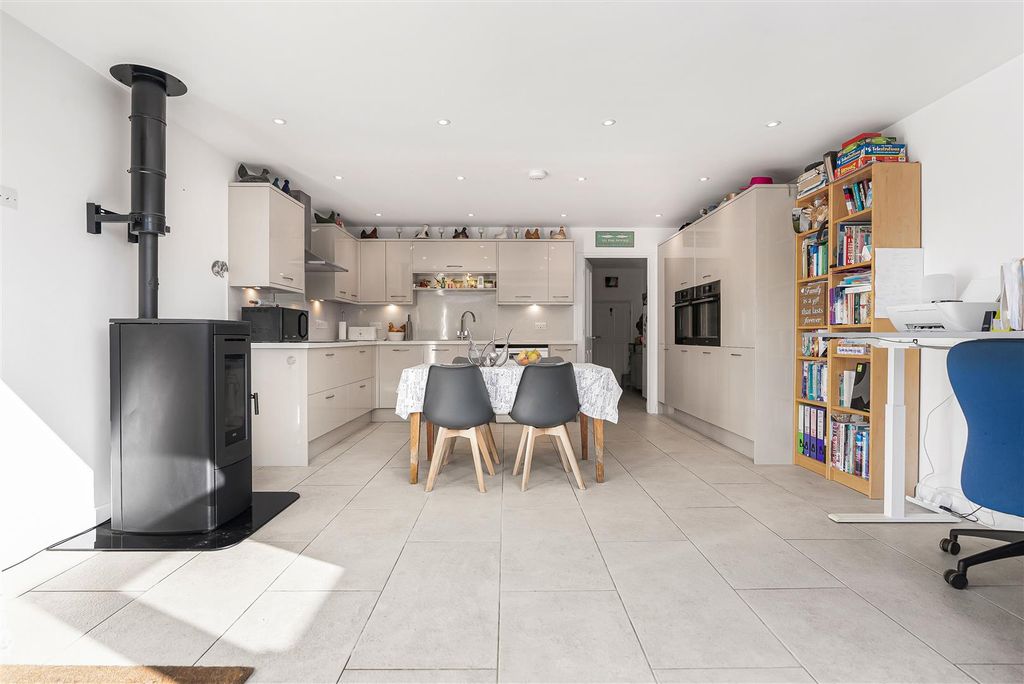 Property photo 3 of 27 2_74508.Jpg