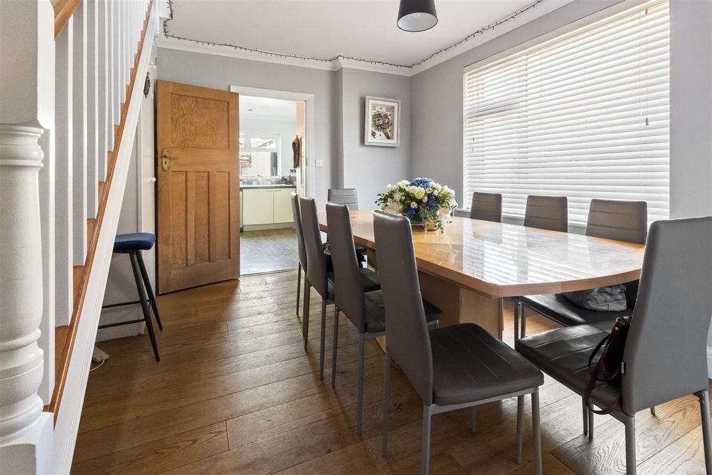 Property photo 3 of 34 16 Mardale Road-007.Jpg