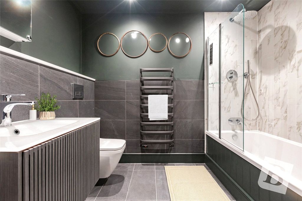 Property photo 3 of 13 Bathroom