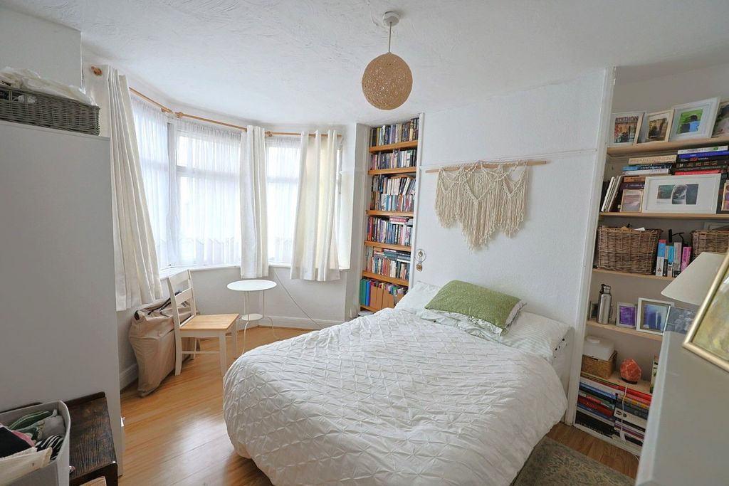 Property photo 3 of 6