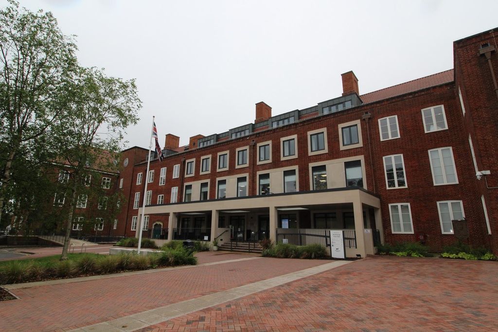 Property photo 2 of 9 Exterior