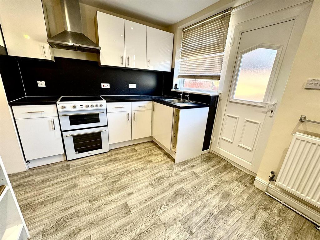 Property photo 2 of 9 Kitchen 2.Jpg
