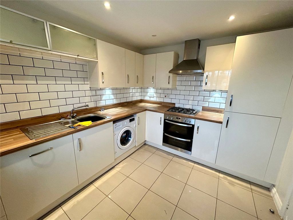 Property photo 2 of 14 Kitchen