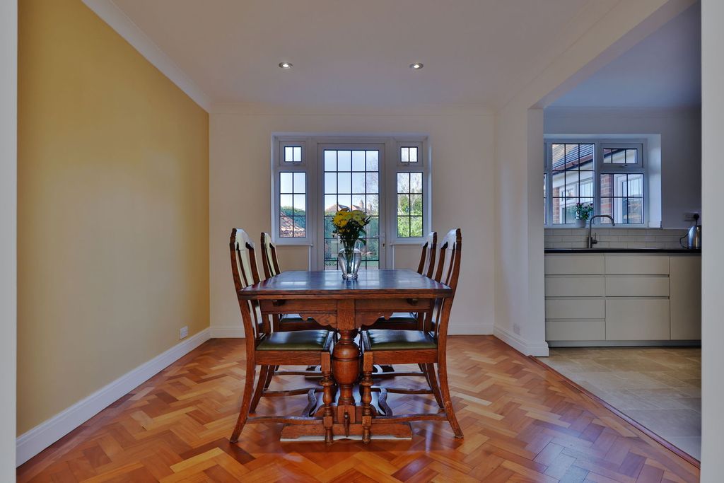 Property photo 3 of 39