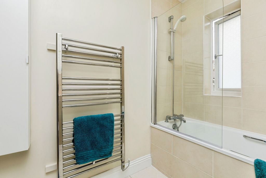 Additional image 13 of 2 bed flat for saleElm Grove, Horsham, West Sussex RH13