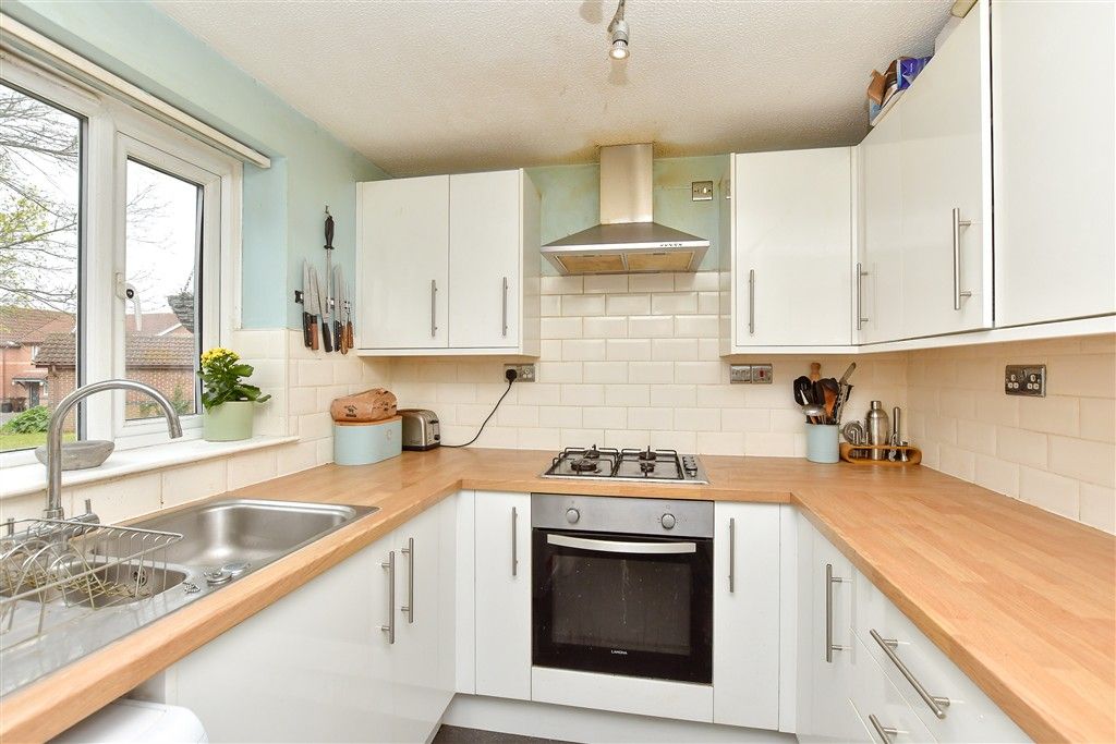 Property photo 3 of 10 Kitchen