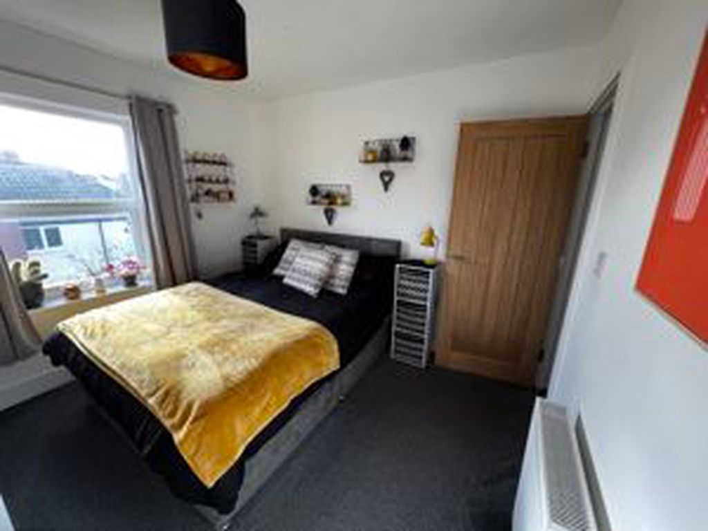 Property photo 3 of 9 Photo 8