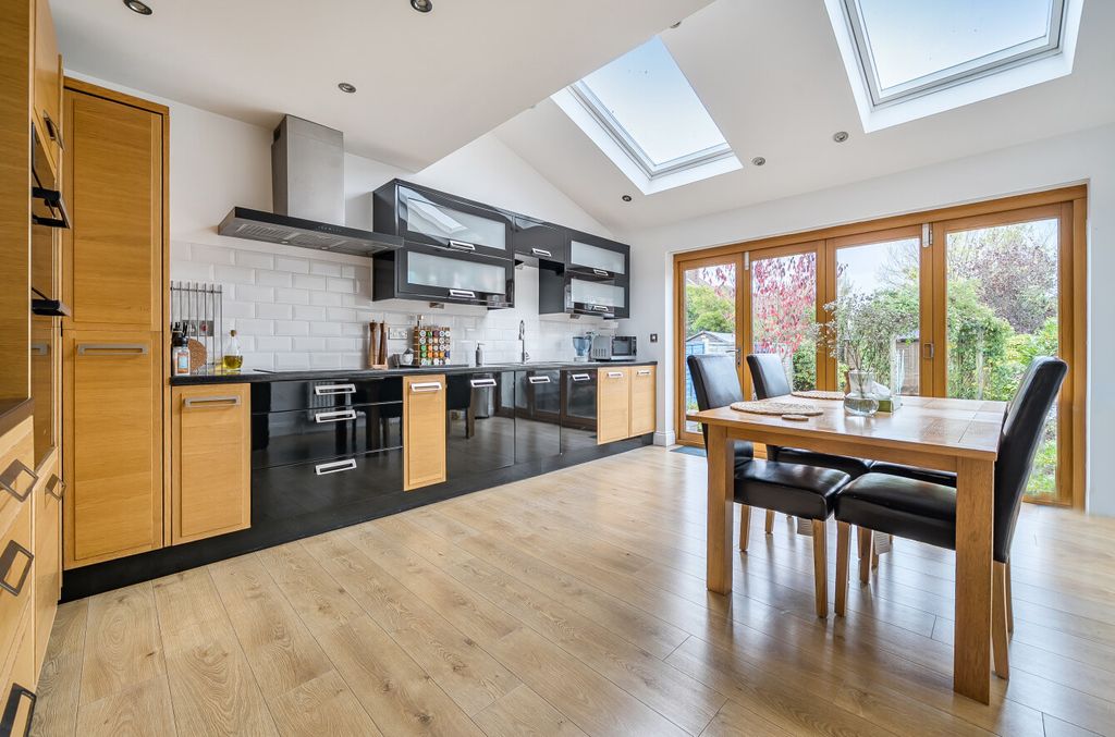 Property photo 3 of 12 1373800-15-690213...