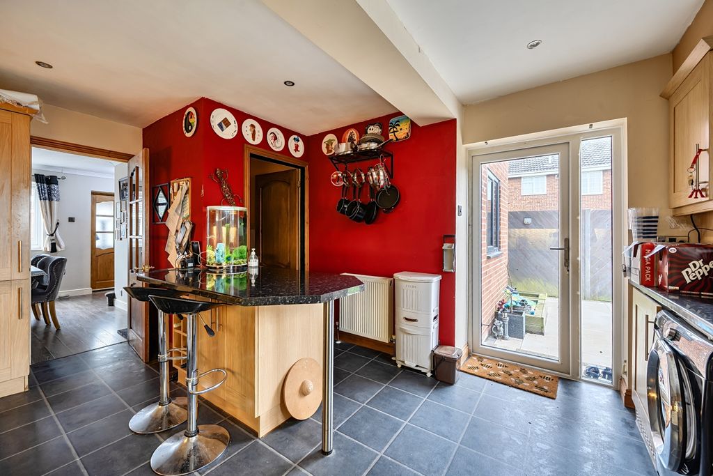 Property photo 2 of 14 Kitchen