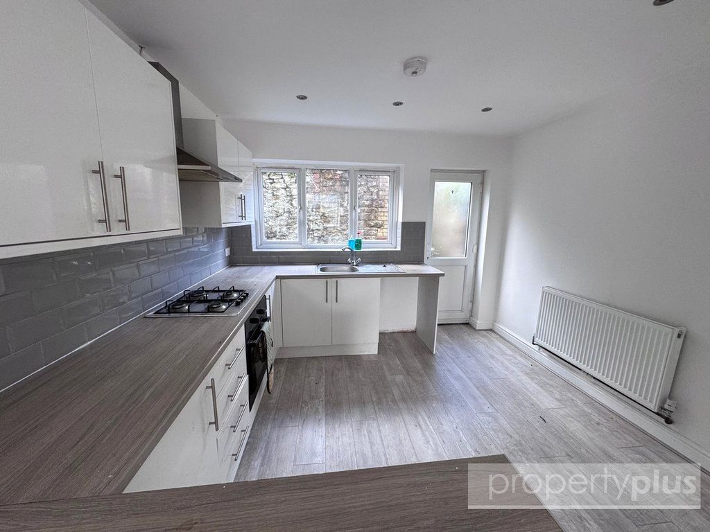 Property photo 2 of 13 Picture No. 12