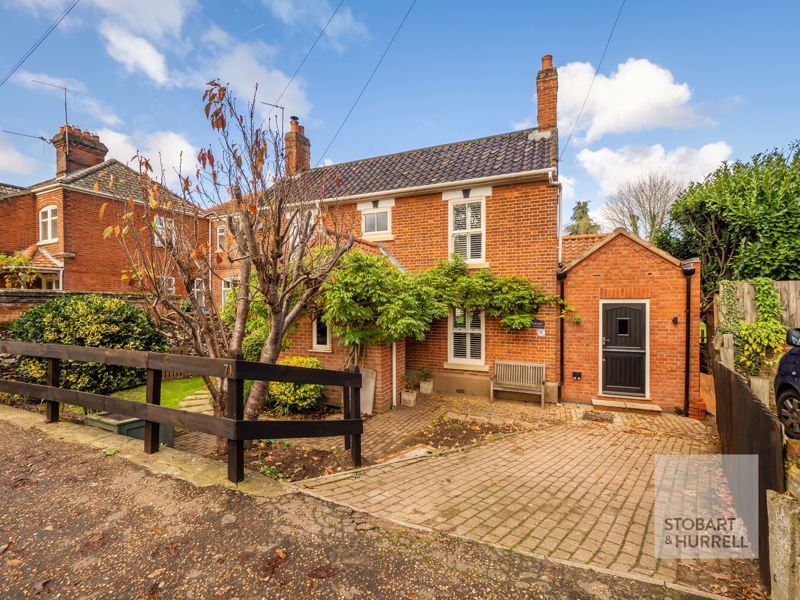 Property photo 3 of 29 Approach